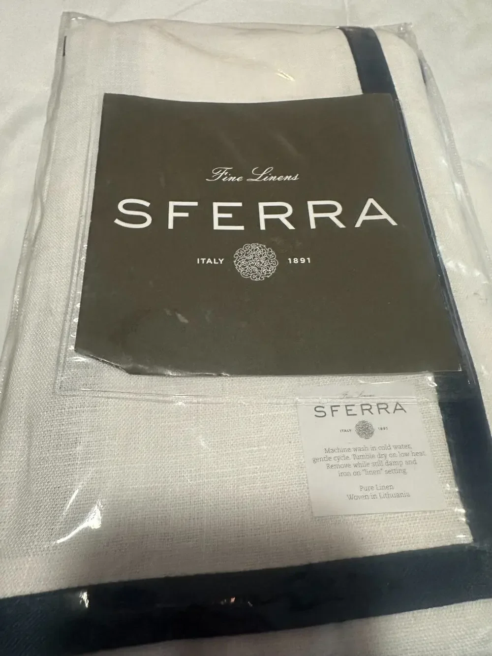 Sferra Barlow Linen Dinner Napkins Set of 4 White Navy Border 20x20 NWT